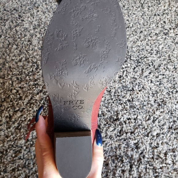 New! Frye & Co Allister Zip Bootie Cherry size 6 - Picture 6 of 15